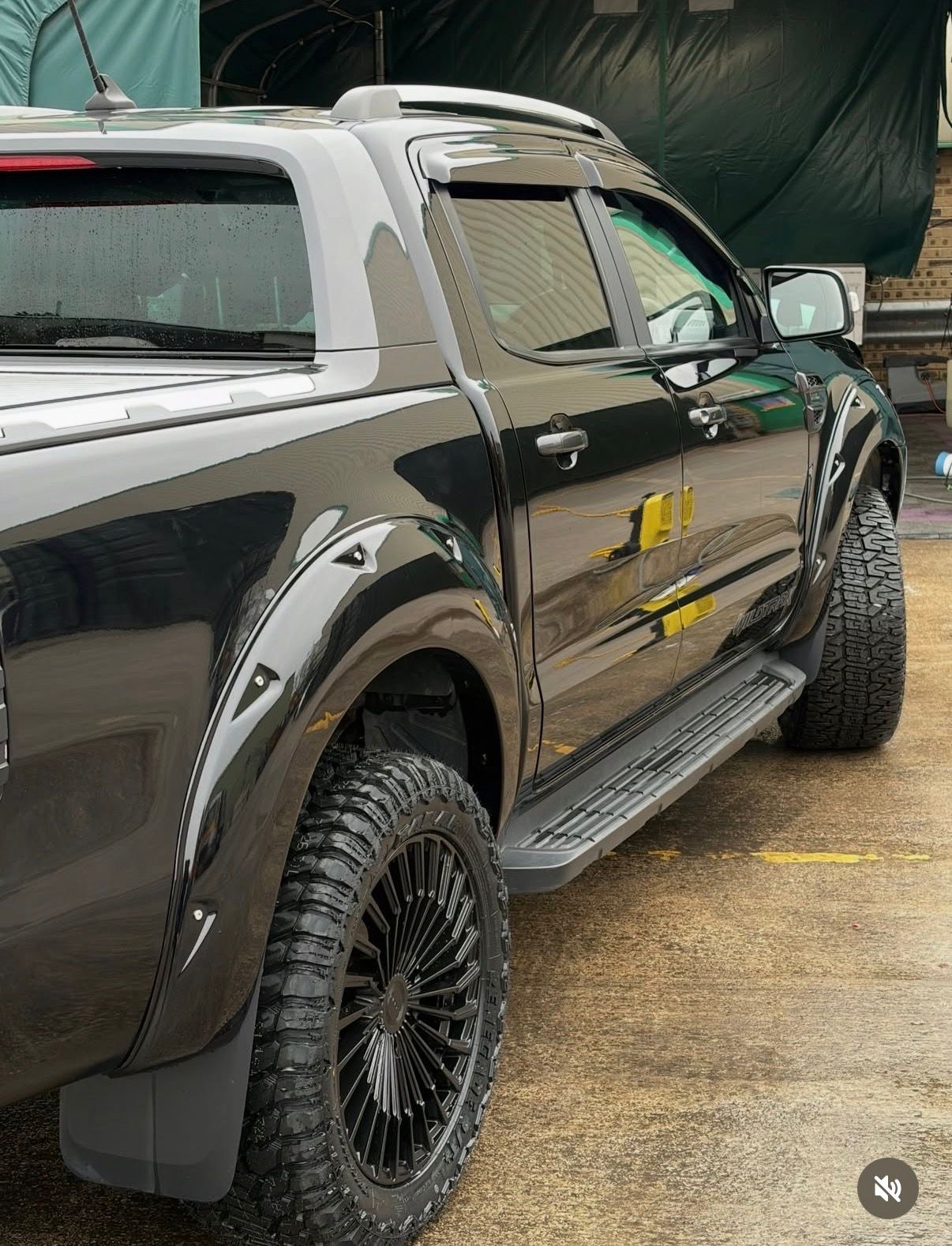 Black Ford Ranger Wildtrak